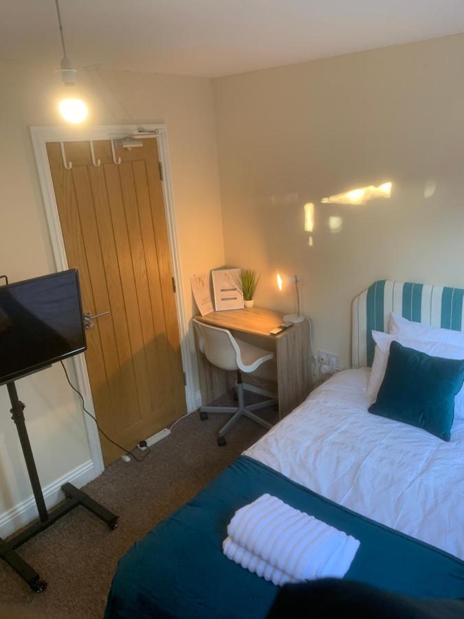 Cosy Room With Private Entrance & Ensuite Reading Exterior photo