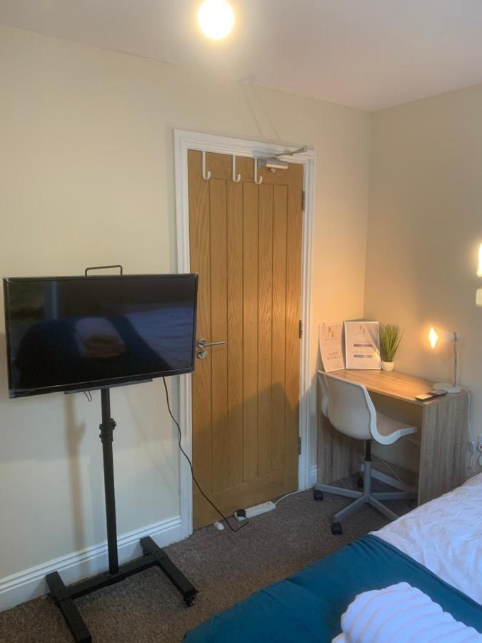 Cosy Room With Private Entrance & Ensuite Reading Exterior photo