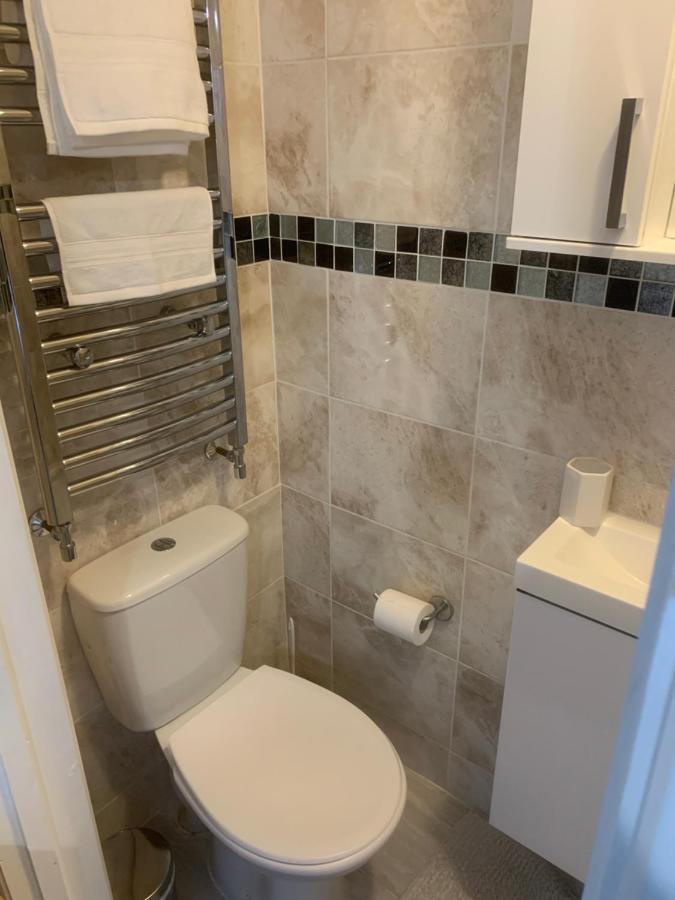 Cosy Room With Private Entrance & Ensuite Reading Exterior photo