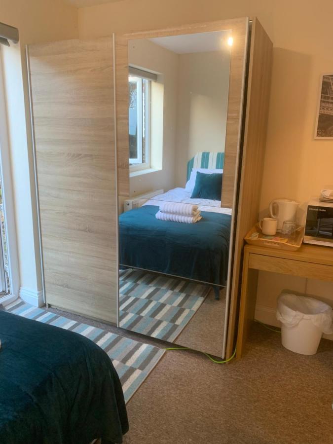 Cosy Room With Private Entrance & Ensuite Reading Exterior photo
