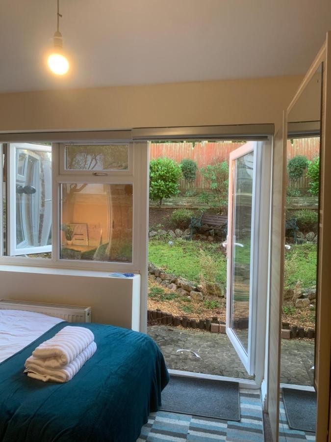 Cosy Room With Private Entrance & Ensuite Reading Exterior photo