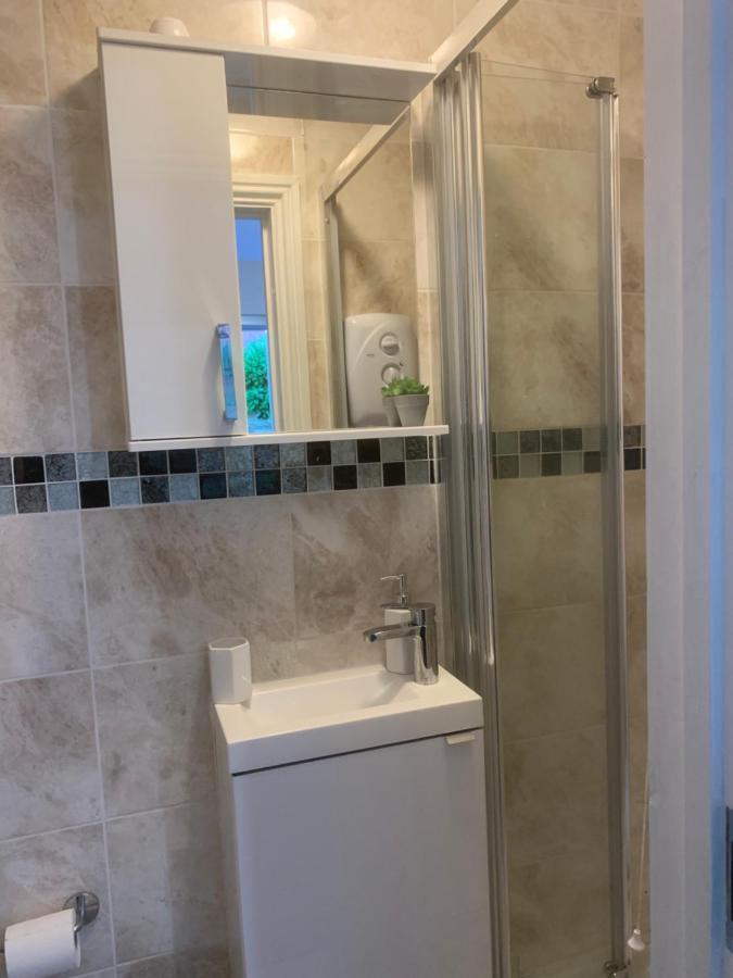 Cosy Room With Private Entrance & Ensuite Reading Exterior photo