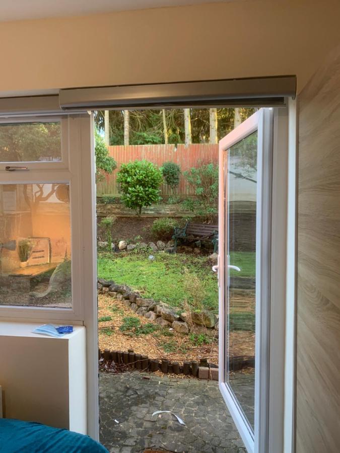 Cosy Room With Private Entrance & Ensuite Reading Exterior photo